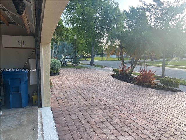 659 Verona Pl, Weston, FL 33326