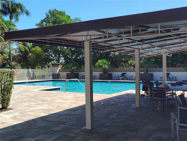 659 Verona Pl, Weston, FL 33326