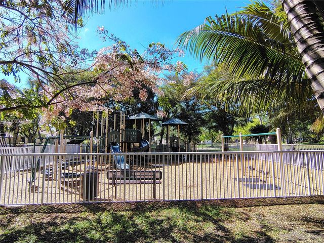 659 Verona Pl, Weston, FL 33326