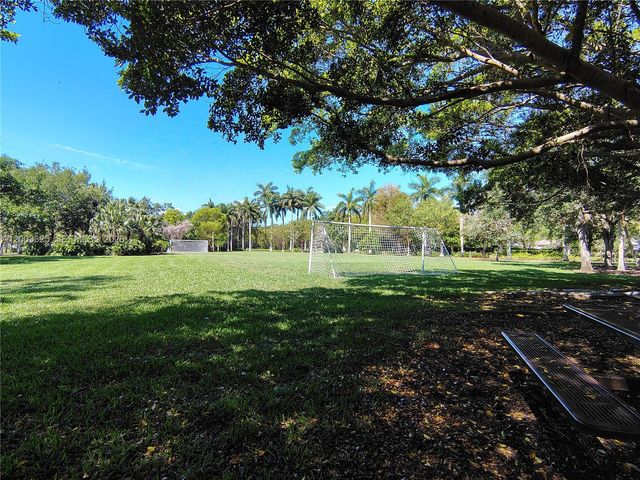 659 Verona Pl, Weston, FL 33326