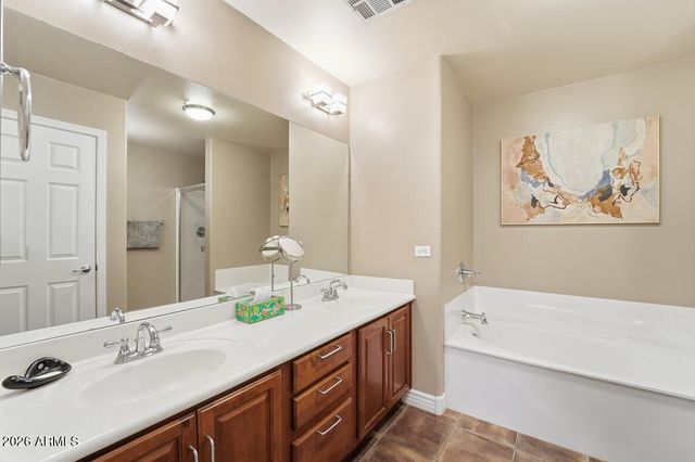 5450 E DEER VALLEY Drive 2225, Phoenix, AZ 85054