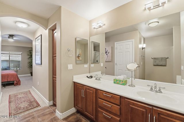 5450 E DEER VALLEY Drive 2225, Phoenix, AZ 85054