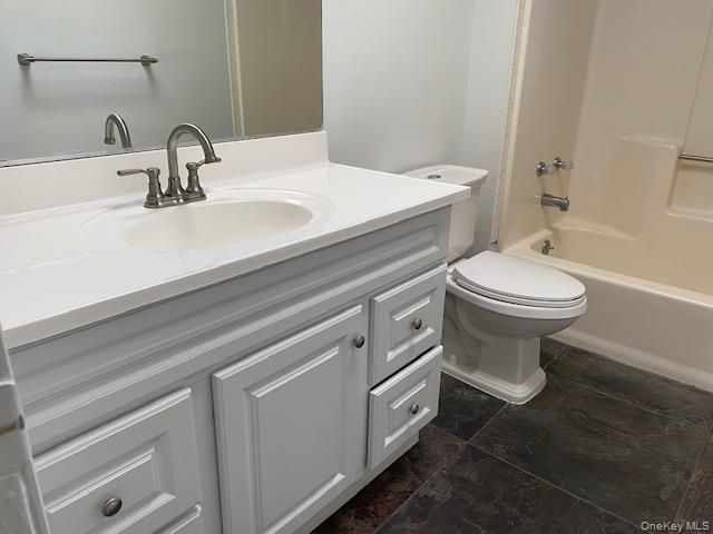 1 Leesburg Court, Mount Sinai, NY 11766