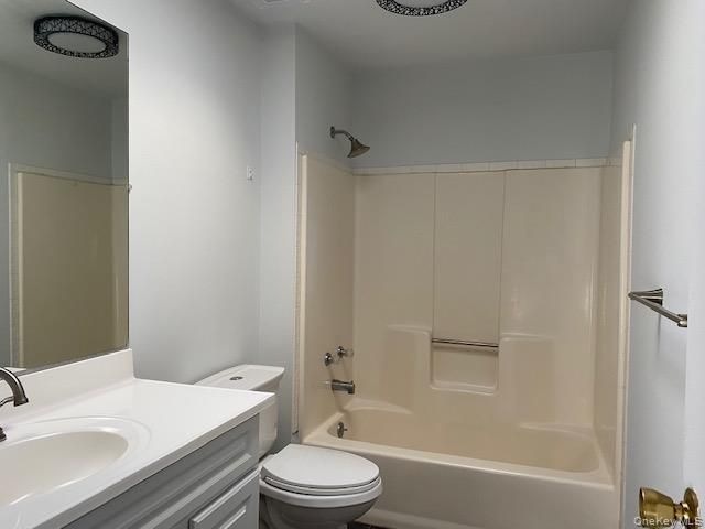 1 Leesburg Court, Mount Sinai, NY 11766