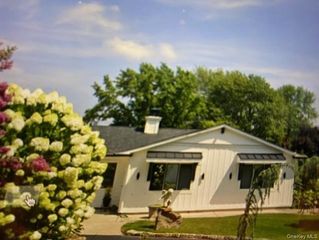 1 Leesburg Court, Mount Sinai, NY 11766