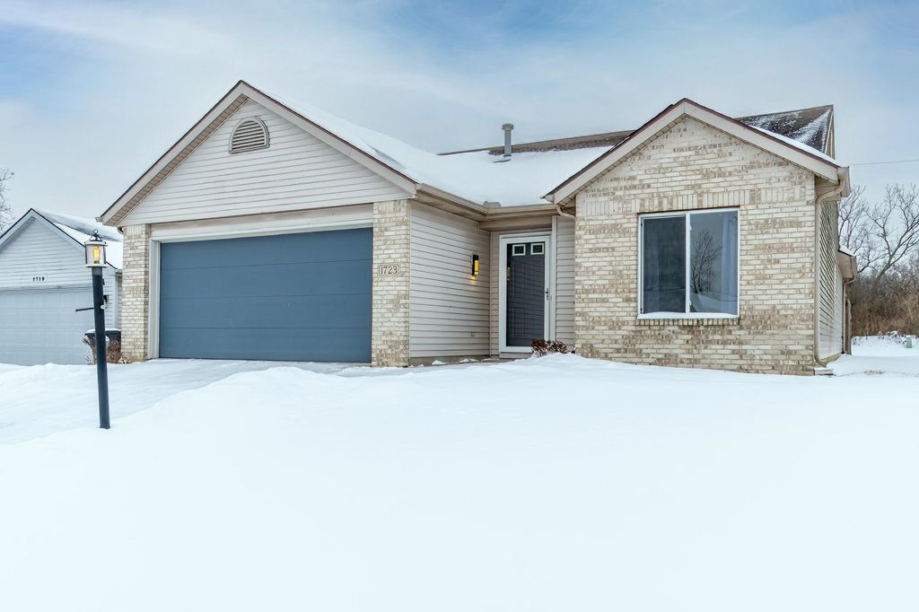 1723 Versailles Village Place, Fort Wayne, IN 46808