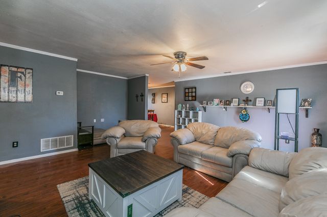117 Suncrest Drive, Springtown, TX 76082