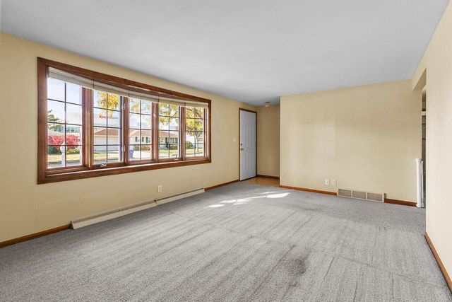 1076 SHADOW LANE, Green Bay, WI 54304