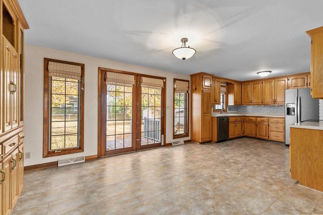 1076 SHADOW LANE, Green Bay, WI 54304