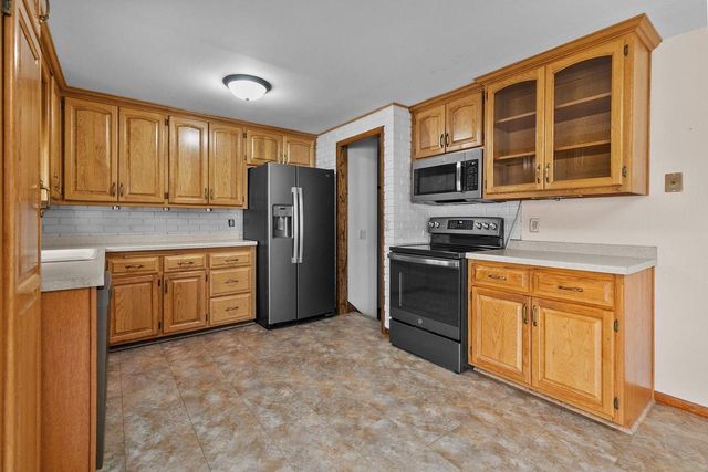 1076 SHADOW LANE, Green Bay, WI 54304