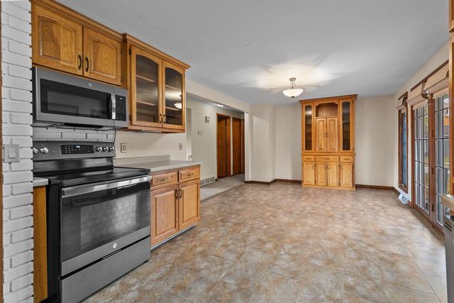 1076 SHADOW LANE, Green Bay, WI 54304