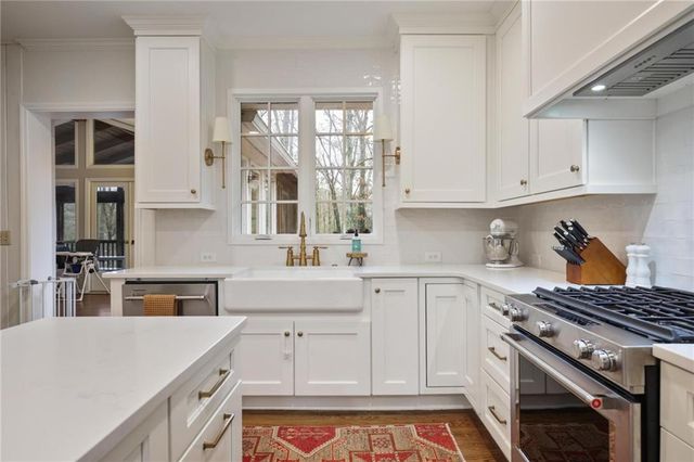 827 Hickory SW Drive, Marietta, GA 30064