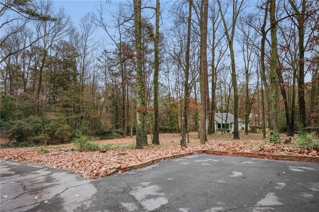 827 Hickory SW Drive, Marietta, GA 30064