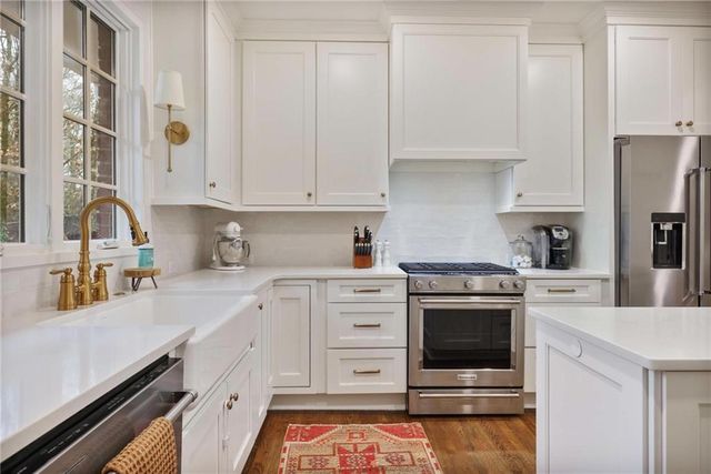 827 Hickory SW Drive, Marietta, GA 30064