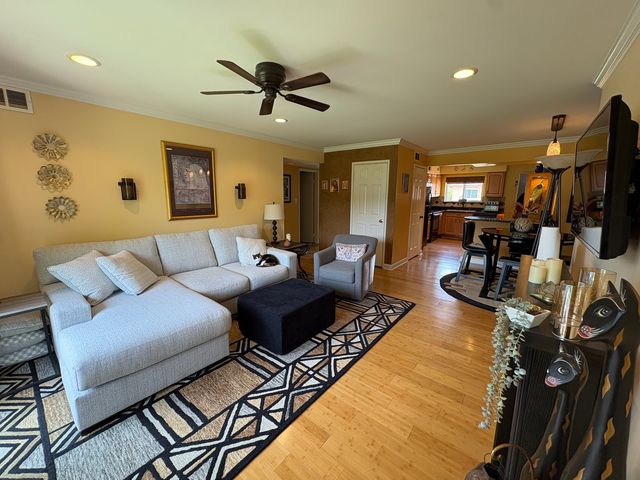 9481 BAY COLONY Drive 2S, Des Plaines, IL 60016