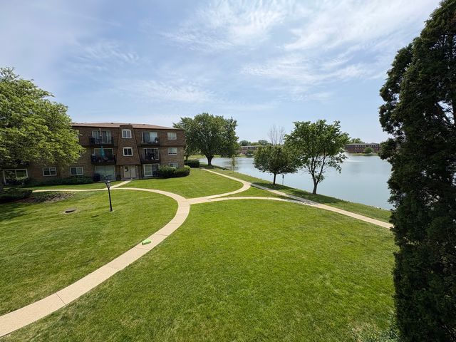 9481 BAY COLONY Drive 2S, Des Plaines, IL 60016