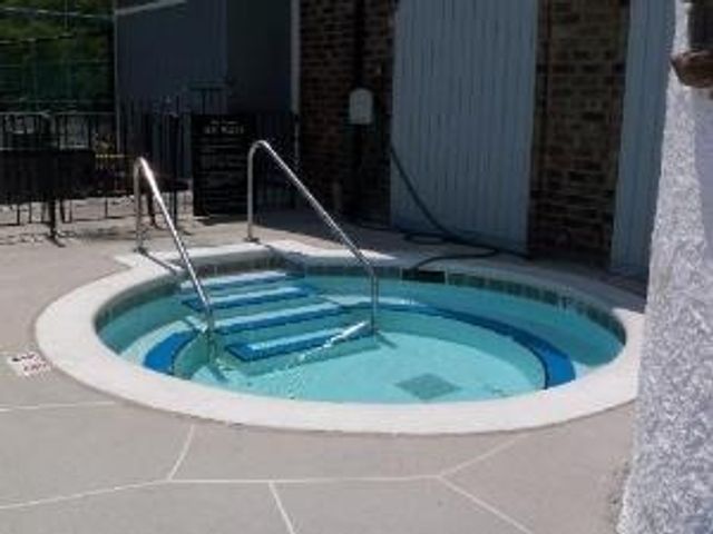 9481 BAY COLONY Drive 2S, Des Plaines, IL 60016
