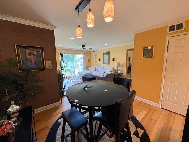 9481 BAY COLONY Drive 2S, Des Plaines, IL 60016
