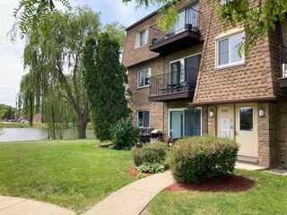 9481 BAY COLONY Drive 2S, Des Plaines, IL 60016