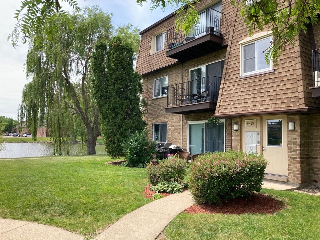9481 BAY COLONY Drive 2S, Des Plaines, IL 60016