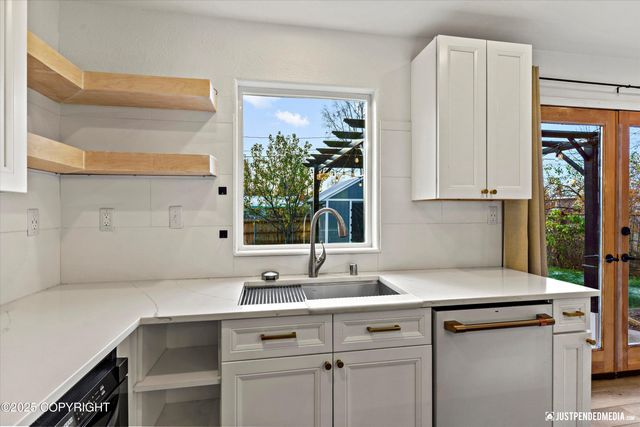 2906 W 29th Avenue, Anchorage, AK 99517