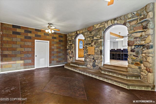 2906 W 29th Avenue, Anchorage, AK 99517