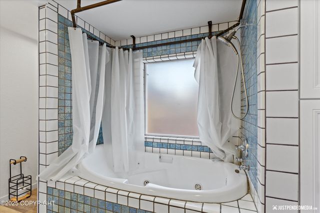 2906 W 29th Avenue, Anchorage, AK 99517