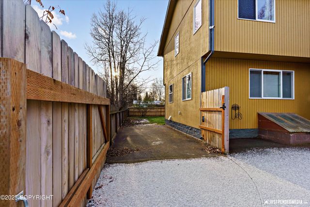 2906 W 29th Avenue, Anchorage, AK 99517