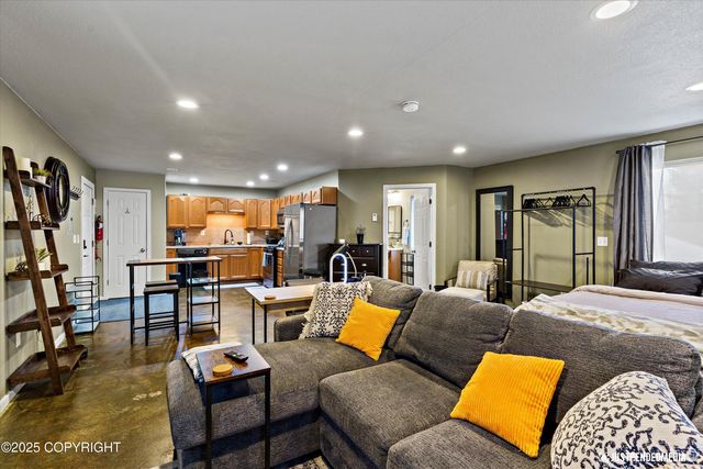 2906 W 29th Avenue, Anchorage, AK 99517