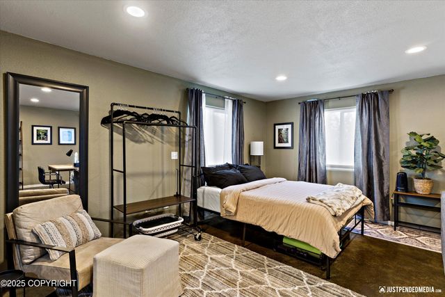 2906 W 29th Avenue, Anchorage, AK 99517