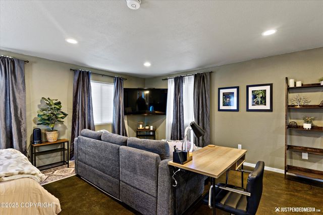 2906 W 29th Avenue, Anchorage, AK 99517