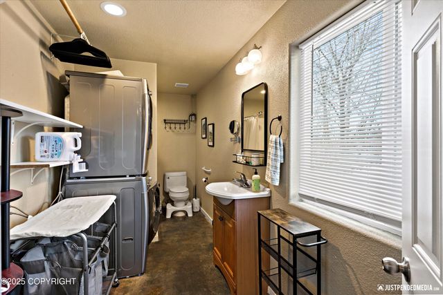 2906 W 29th Avenue, Anchorage, AK 99517