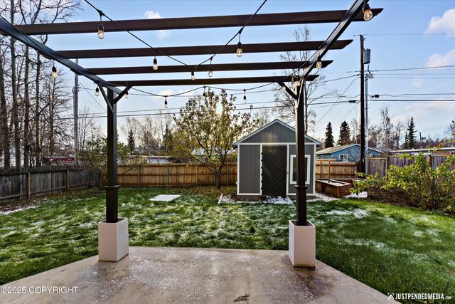 2906 W 29th Avenue, Anchorage, AK 99517