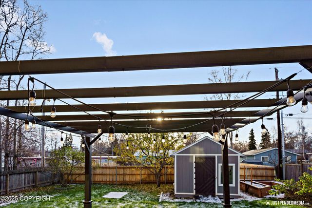 2906 W 29th Avenue, Anchorage, AK 99517