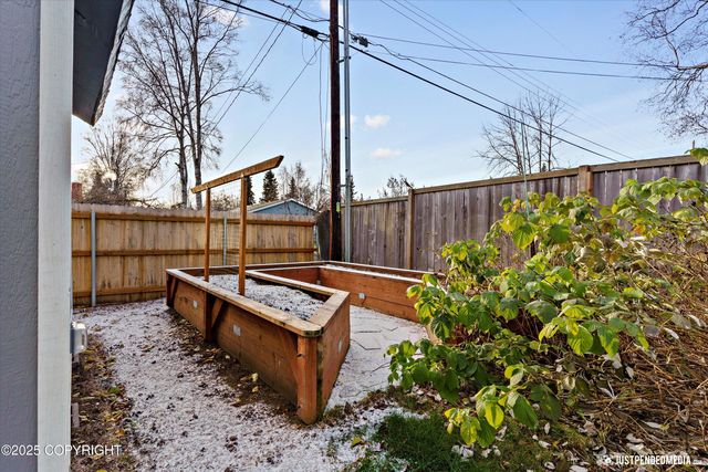 2906 W 29th Avenue, Anchorage, AK 99517