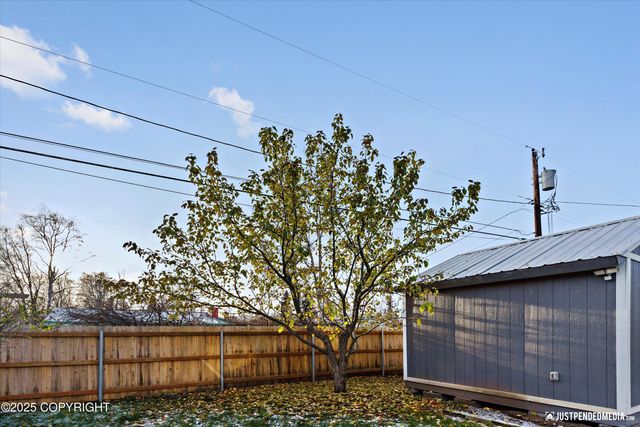 2906 W 29th Avenue, Anchorage, AK 99517