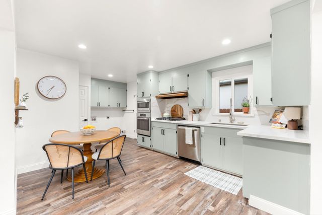 104 Columbia Ave, Roseville, CA 95678