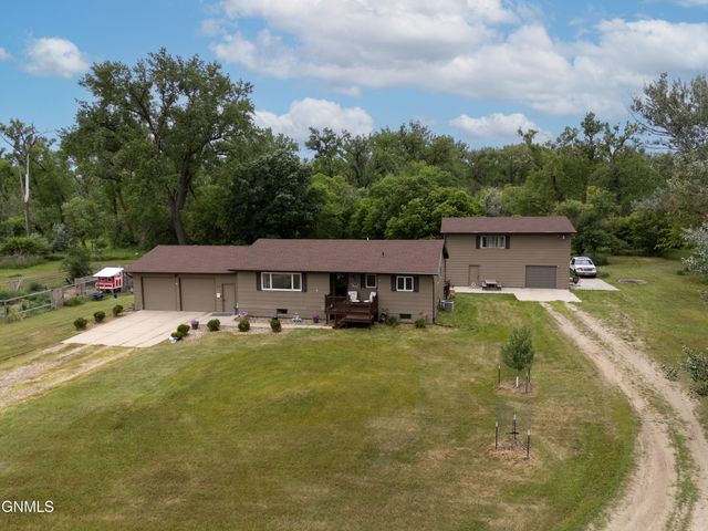 7650 Dogwood Drive, Bismarck, ND 58504 property photo