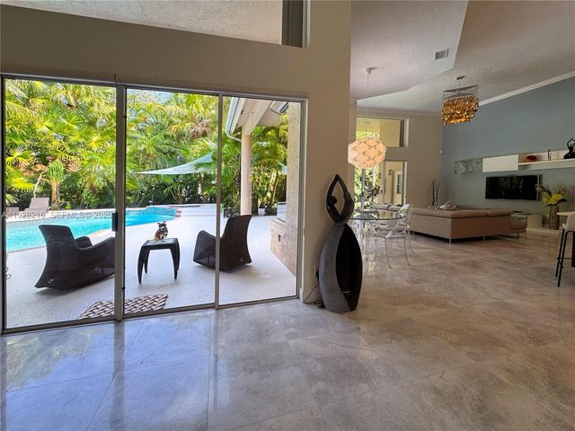 375 Sabal Way, Weston, FL 33326