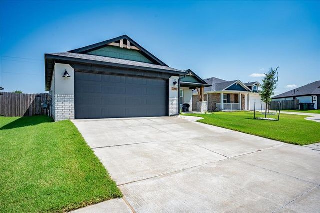 11109 NW 136th Terrace, Yukon, OK 73099