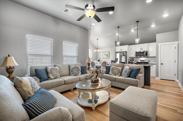 11109 NW 136th Terrace, Yukon, OK 73099