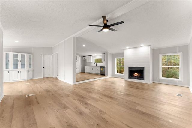 1384 Pocket Road, Braselton, GA 30517