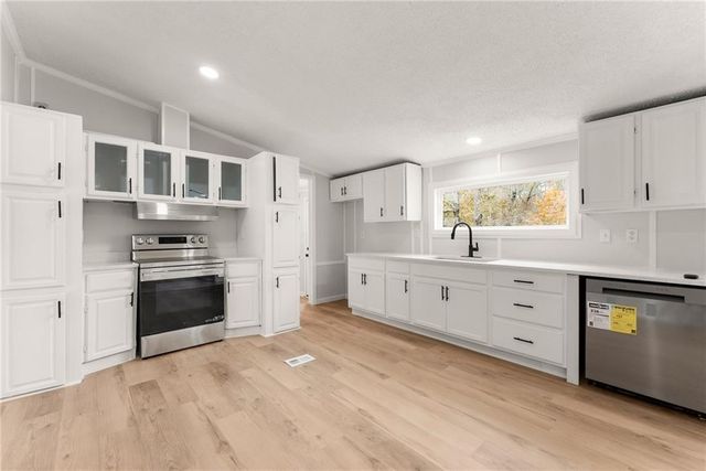 1384 Pocket Road, Braselton, GA 30517