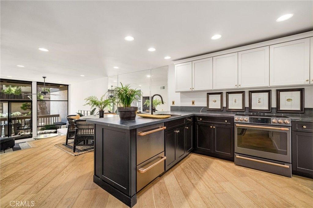 Image 10 of property listing at 6112 Marina Pacifica N, Long Beach, CA 90803