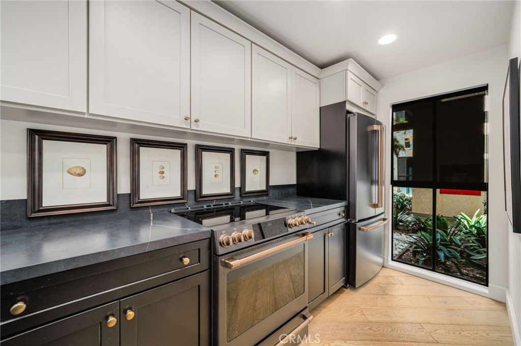 Image 9 of property listing at 6112 Marina Pacifica N, Long Beach, CA 90803