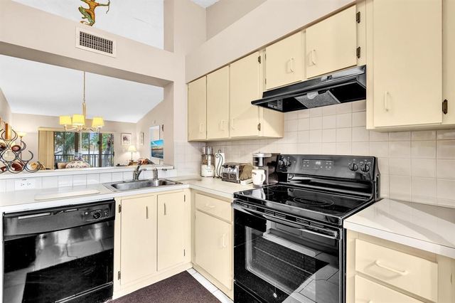 7235 S Devon Drive 209, Tamarac, FL 33321