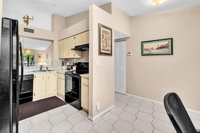 7235 S Devon Drive 209, Tamarac, FL 33321