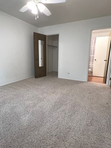 225 Deerpath Court C2, Schaumburg, IL 60193