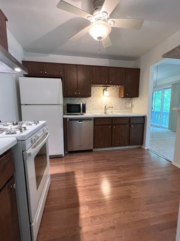 225 Deerpath Court C2, Schaumburg, IL 60193