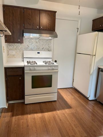 225 Deerpath Court C2, Schaumburg, IL 60193